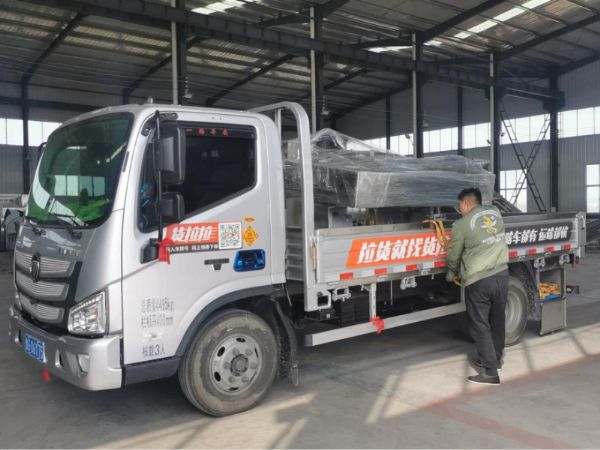 1000型滾動(dòng)式真空包裝機(jī)成功發(fā)往威海